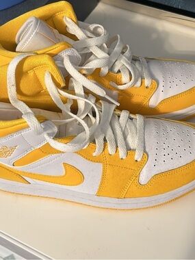 Jordan Low Top Sneakers in Yellow and White